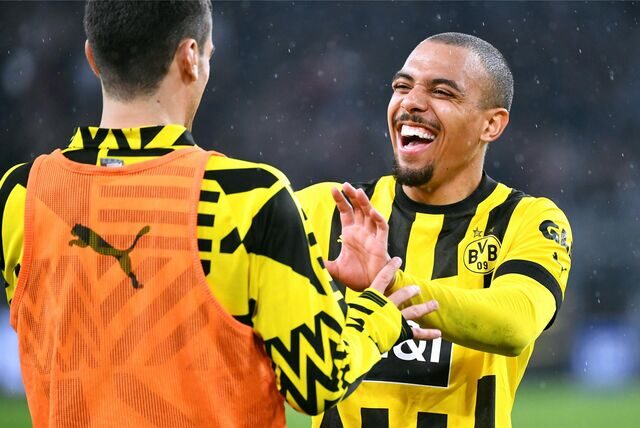 Donyell Malen jubelt gemeinsam mit Giovanni Reyna.