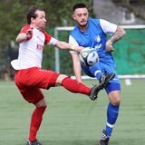 Lukas Kothe (am Ball) und der FC Frohlinde trafen auf Schlusslicht TuS Stockum.
