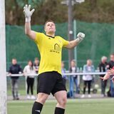 Max Brandenburger (l) hielt dem FC Frohlinde das 3:1 gegen den TuS Stockum fest.