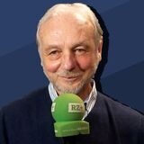 Fußball-Legende Rüdiger „Abi“ Abramczik steht auch nach der Niederlage gegen den SC Freiburg Rede und Antwort.