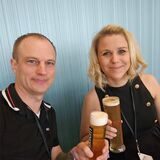 Jens und Nicky Leisdorf kurz nach der Ankunft im VIP-Bereich bei einem von fünf Helene-Fischer-Konzerten in Dortmund. Das Ehepaar hatte viel Geld für VIP-Tickets bezahlt. Der Preis sei nicht gerechtfertigt, meint Jens Leisdorf.