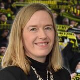 Nicole Langenberg-Sohn vom Hotel Radisson Blu vor BVB-Fans