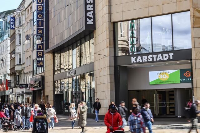 Quo vadis, Karstadt? Während andere Häuser gerettet werden, müssen die Beschäftigten am Westenhellweg weiter zittern und hoffen.