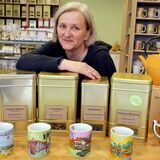 Claudia Zippwald in ihrem Teeladen.