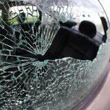 In der Nacht zu Mittwoch wurden im Kreis Recklinghausen erneut Seitenfenster von Autos und Scheiben von Fahrgastunterständen an Bushaltestellen zerstört.