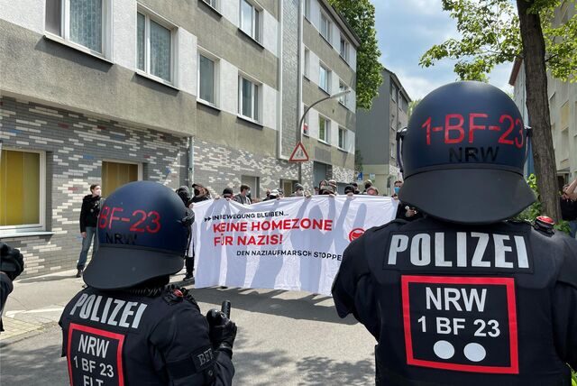 Am 1. Mai 2022 hat sich entlang der Demo-Route eines rechtsextremistischen Aufzugs heftiger Gegenprotest formiert.