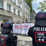 Am 1. Mai 2022 hat sich entlang der Demo-Route eines rechtsextremistischen Aufzugs heftiger Gegenprotest formiert.