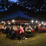 Open Air im Schlosshof von Schloss Bladenhorst schlemmen: Das ist das Weinfest.