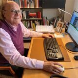 Reinhard Hausmann versucht am PC, einen Termin im Bürgerbüro zu reservieren. Das klappt problemlos.