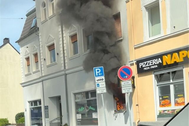 Dichter Rauch über der Ringstraße in Castrop.