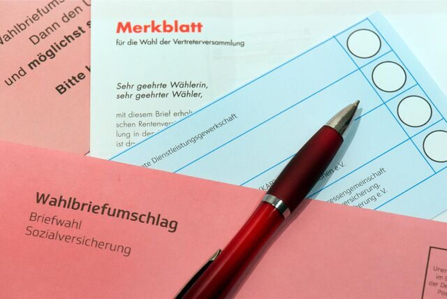 Die Wahlunterlagen zur Sozialwahl 2023 bekommen zurzeit viele Menschen