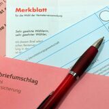 Die Wahlunterlagen zur Sozialwahl 2023 bekommen zurzeit viele Menschen