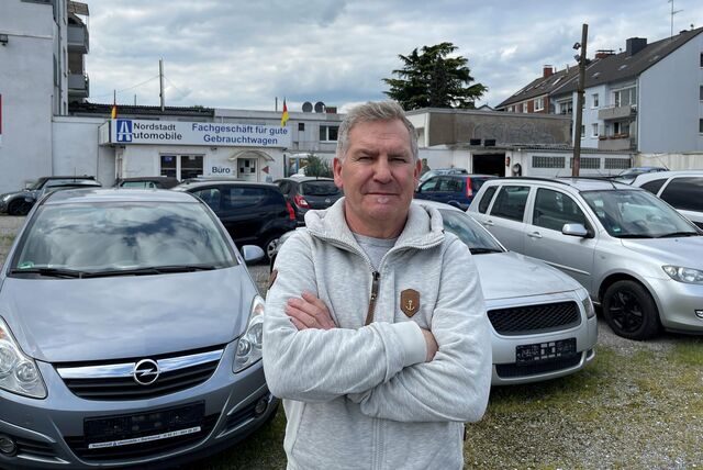 Bei Autohändler Dietmar Mattukat wurde eingebrochen, einen Tag später sind dann mehrere Autos von seinem Gelände gestohlen worden.