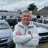 Bei Autohändler Dietmar Mattukat wurde eingebrochen, einen Tag später sind dann mehrere Autos von seinem Gelände gestohlen worden.