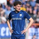 Patrick Osterhage blickt zur Seite.