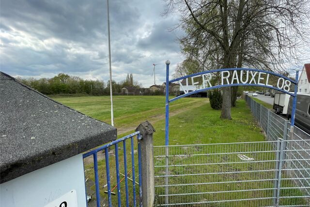 Ein Neubaugebiet auf dem alten Sportplatz des VfR Rauxel? Unmöglich, sagt die Stadt. Grund ist die Nachbarschaft zum Chemiewerk von Rain Carbon.