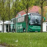 Mannschaftsbus Werder Bremen stand vor dem Hotel Goldschmieding in Castrop-Rauxel.
