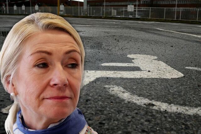 Stadt-Sprecherin Anke Widow vor einem Behinderten-Parkplatz (Montage)