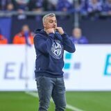 29.04.2023, Fußball, Saison 2022/2023, 1. Bundesliga, 30. Spieltag, FC Schalke 04 – Werder Bremen, Mannschaft des FC Schalke 04 jubelt gemeinsam mit den Fans.