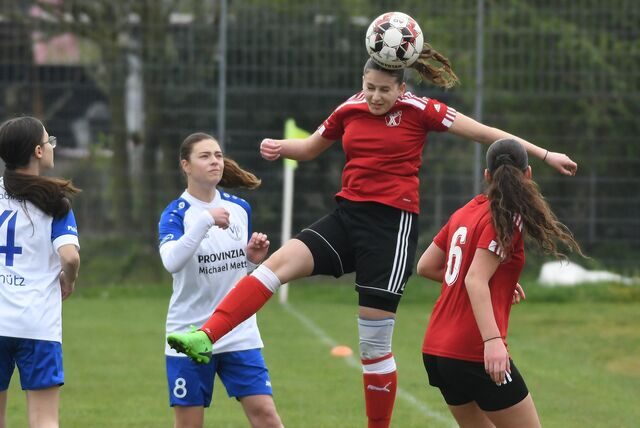 Die C-Junioren-Fußballerinnen des VfB Habinghorst feierten auf eigenem Rasen in der Kampfbahn Habichthorst einen 3:0-Derbysieg in der Kreisliga gegen die SG Castrop.