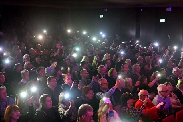 Die unvergesslichen Momente auf der Bühne hielten viele Zuschauer auf ihrem i-Phone fest.
