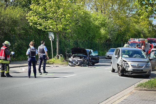 Bei einem Unfall an der Kanalstraße in der nördlichen Dortmunder Innenstadt sind zwei Personen verletzt worden.
