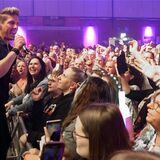 Norman Langen begeisterte die Schlager-Fans in der Europahalle. Die waren nah dran.