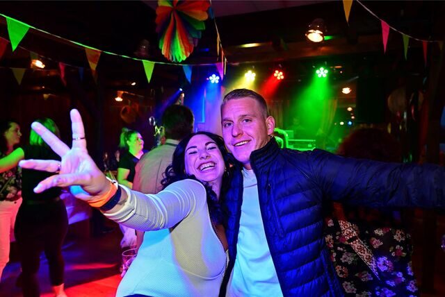 Tanz in den Mai mit Norman Langen und DJ Sebastian in der vollen Vest-Alm