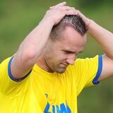 Joko Richter schlägt die Hände über dem Kopf zusammen.