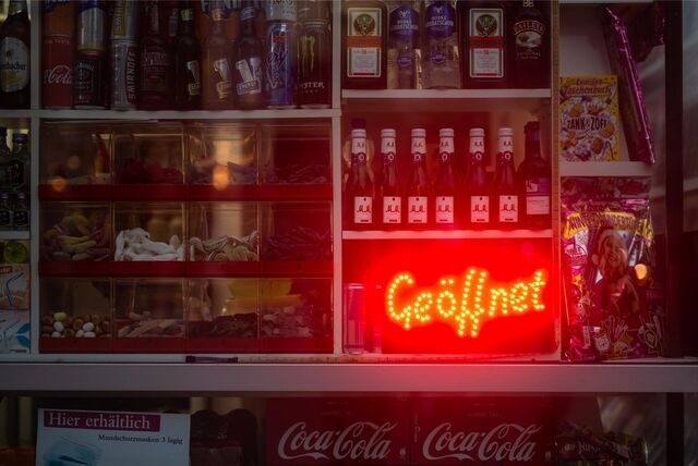 Nach einem bewaffneten Überfall in einem Kiosk in Witten ist der Täter am Bochumer Landgericht verurteilt worden. (Symbolfoto)
