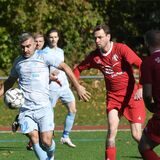 Murat Uguz (am Ball) und sein SV Wacker Obercastrop III, hier im Spiel gegen den SC Constantin, hat den Klassenverbleib so gut wie sicher.