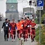 Spieler des VfB Kirchhellen auf dem Weg zum Platz