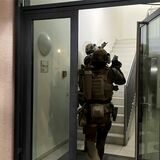 Mit einem Großeinsatz ist die Polizei gegen Mitglieder der italienischen Mafia ‚Ndrangheta vorgegangen. Hier ein Bild von einer Durchsuchung in München.