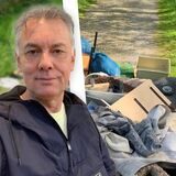 Semin Ibraimi läuft hier jeden Tag seine rund 20 Kilometer lange Sport-Runde. Als er an diesem Mittwoch im Bladenhorster Wald auf diese Müllkippe trifft, ist er schockiert.