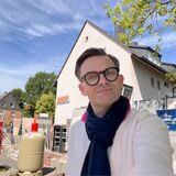 Karsten Tobner auf dem Gelände des Baustoffhandels Fritz Formel