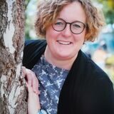 Claudia Stein ist Konrektorin der Marktschule. An der Turnhalle sind Schäden an der Decke aufgetreten.