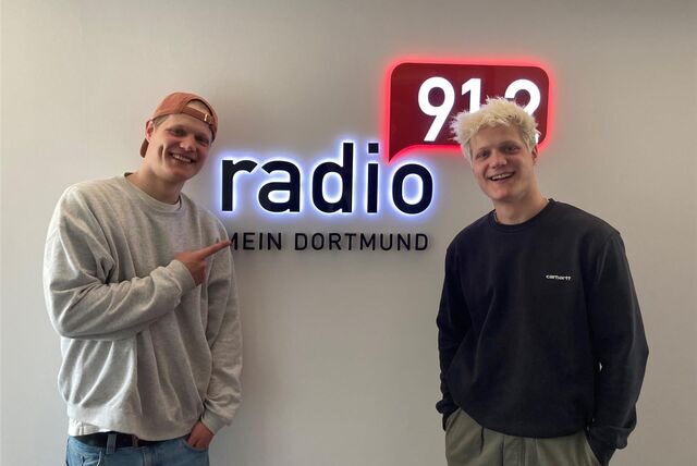 Finn (r.) und Jonas freuen sich auf ihren Auftritt auf der großen Radio 91.2-Bühne beim Stadtfest „Dortbunt“.