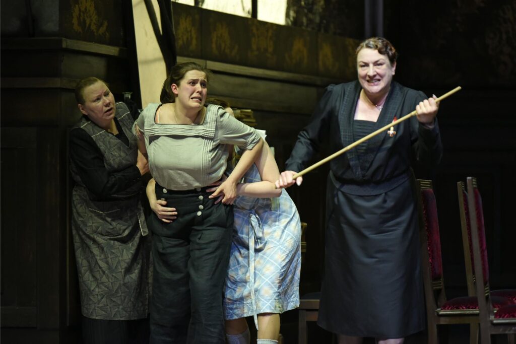 Oper-Szene Oper-Szene