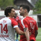 Der FC Castrop-Rauxel bleibt nach dem 6:0 gegen Schlusslicht TuS Stockum im Rennen um den zweiten Bezirksliga-Platz, der in eine Relegation führen kann.