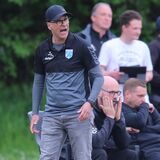 Aufregend war für Toni Molina (vorn), Trainer von Wacker Obercastrop, das Duell bei Concordia Wiemelhausen.