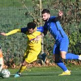 Dem FC Altenbochum (blaue Trikots) war schon vor dem 2:0 im Rückspiel gegen die Spvg Schwerin der Meister-Titel nich mehr zu nehmen.