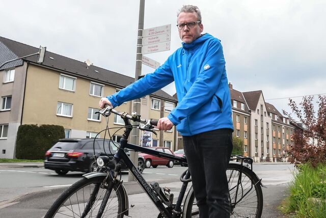 Reporter Georg Thanscheidt an der Abzweigung der Stockumer Straße Richtung Zentrum.