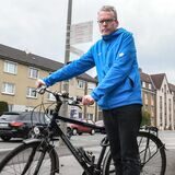 Reporter Georg Thanscheidt an der Abzweigung der Stockumer Straße Richtung Zentrum.