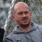 Marc Woller beobachtet das Spiel seiner Mannschaft.