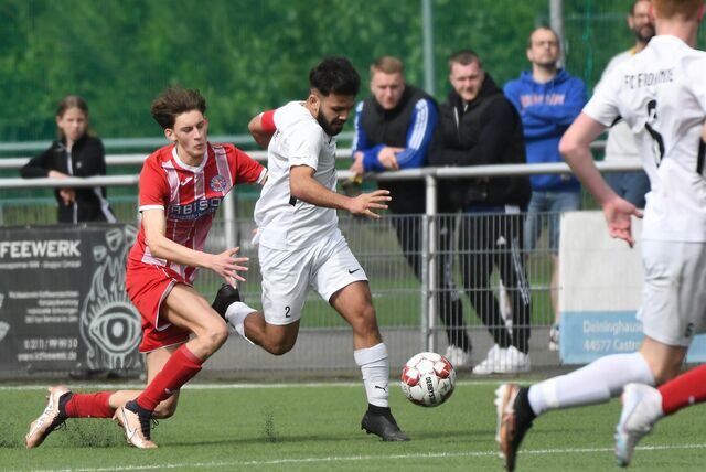 In Unterzahl nach zwei Roten Karten unterlagen die A-Junioren des FC Frohlinde durch ein spätes Tor der Westfalia Herne II mit 1:2.