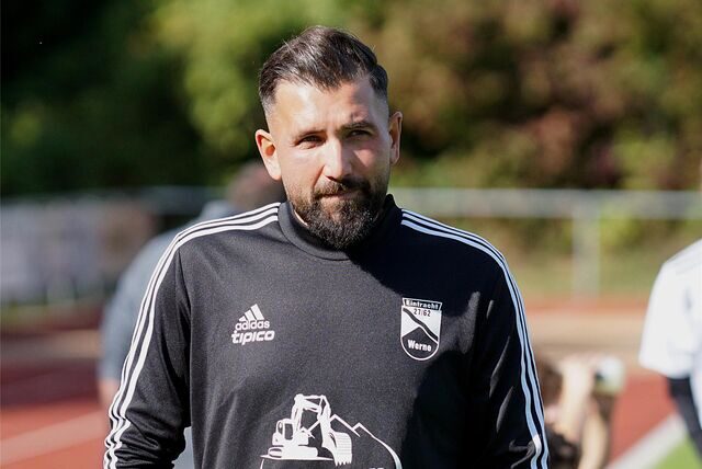 Aykut Kocabas, Trainer von Eintracht Werne, schaut nachdenklich.