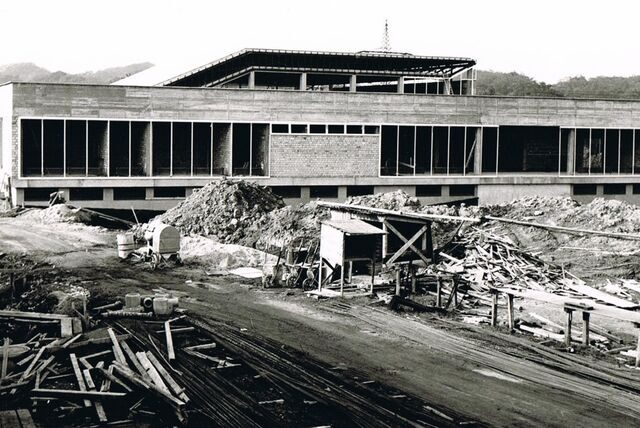 Das Bild zeigt das Hallenbad Castrop-Rauxel im Bau, 1963 war die Eröffnung. Gute 4,5 Millionen Deutsche Mark kostete es und war der erste Bestandteil des Projektes Stadtmittelpunkt.