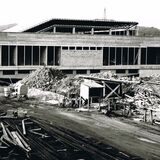Das Bild zeigt das Hallenbad Castrop-Rauxel im Bau, 1963 war die Eröffnung. Gute 4,5 Millionen Deutsche Mark kostete es und war der erste Bestandteil des Projektes Stadtmittelpunkt.