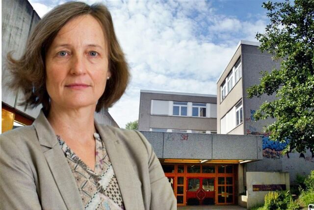 Schuldezernentin Monika Nienaber-Willaredt vor der neuen Gesamtschule in Wellinghofen, die zuvor eine Realschule war.