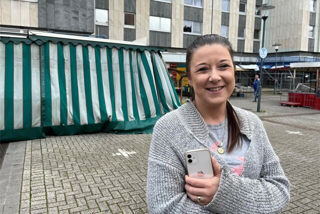 Sandra Bindl auf dem Hertener Marktplatz.